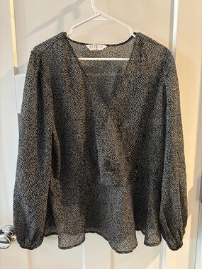 Black Dot V-Neck Long-Sleeve Blouse